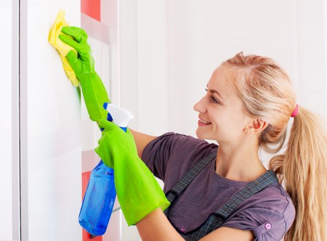 Professional mattress cleaning service in a SW17 bedroom