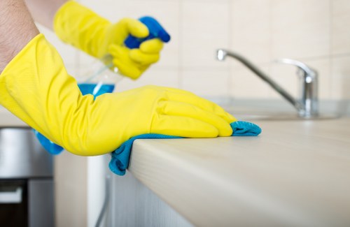 Thorough move out cleaning service for homes and businesses in SW17
